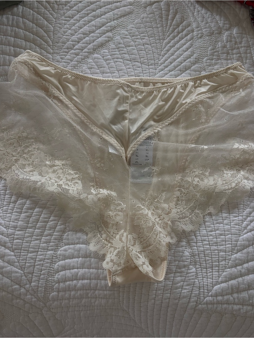 Intimissimi Silk Set 4 pcs - Robe, tank top, pants and panties Lace Trim - Cream - Picture 16 of 16